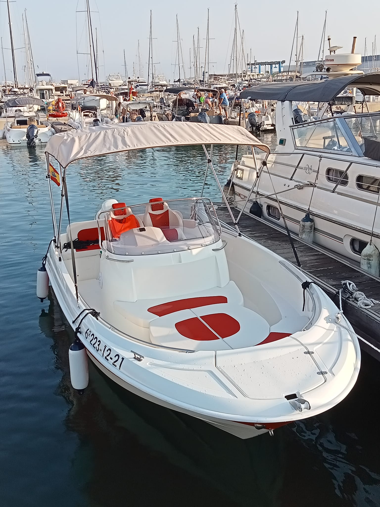 alquilar barco aqua 620 bavaro isla tabarca